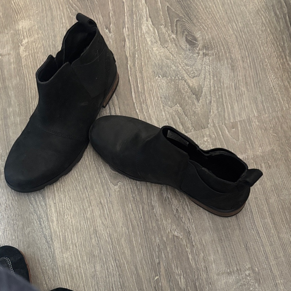 Sorel Black Chelsea Ankle Booties with Pull Tabs